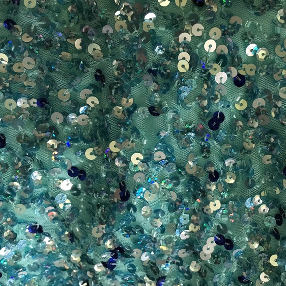 Formal dress - Picture 3 of 3