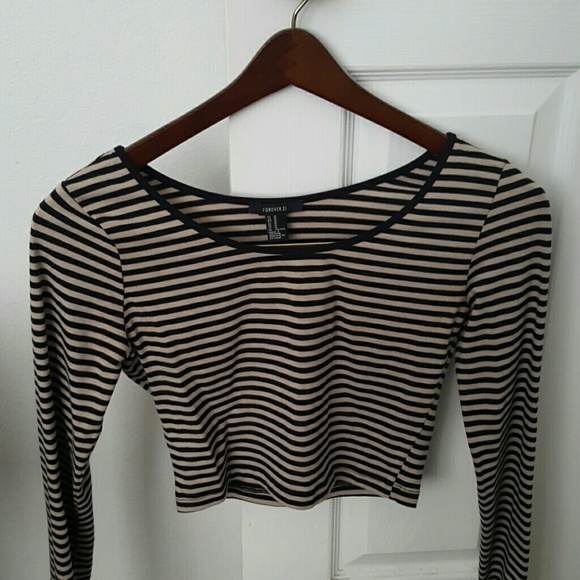 Long sleeved crop top