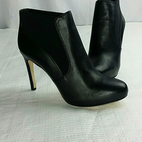 New Via Spiga size 7 ankle boots -black