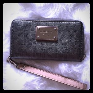 Michael Kors Phone Wallet