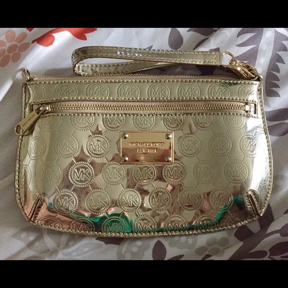 Michael kors wristlet