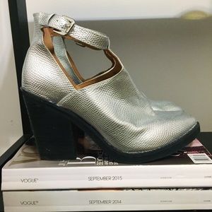 Deena & Ozzy Silver Scale Ankle Boots - SIZE 8