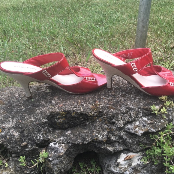 Predictions unusual canvas covered heel sandal. - Picture 1 of 4