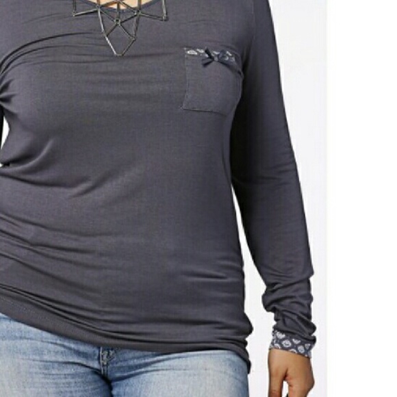 🚨CLOSET CLEAR OUT🚨plus top - Picture 2 of 3