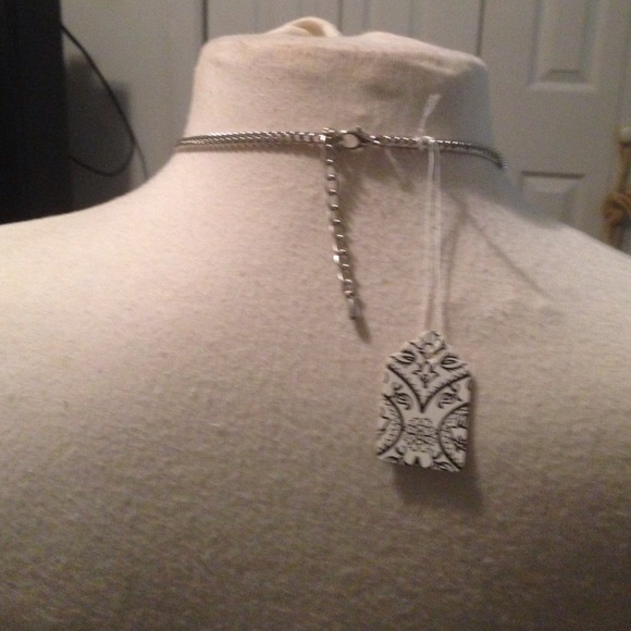 Shimmering chandelier necklace - Picture 4 of 4