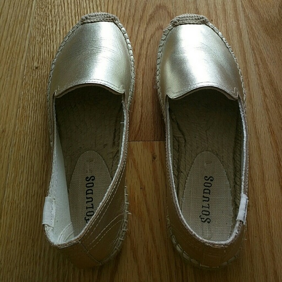 SPRING SALE! Metallic Gold Soludos Size 6 - Picture 2 of 3