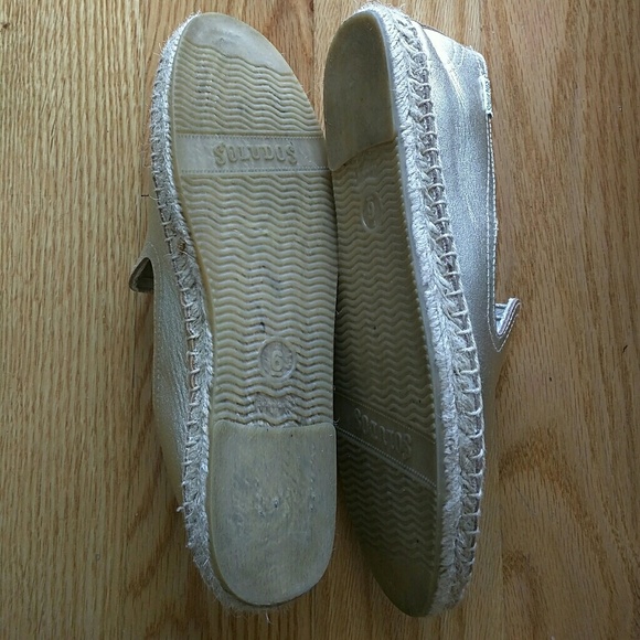 SPRING SALE! Metallic Gold Soludos Size 6 - Picture 3 of 3