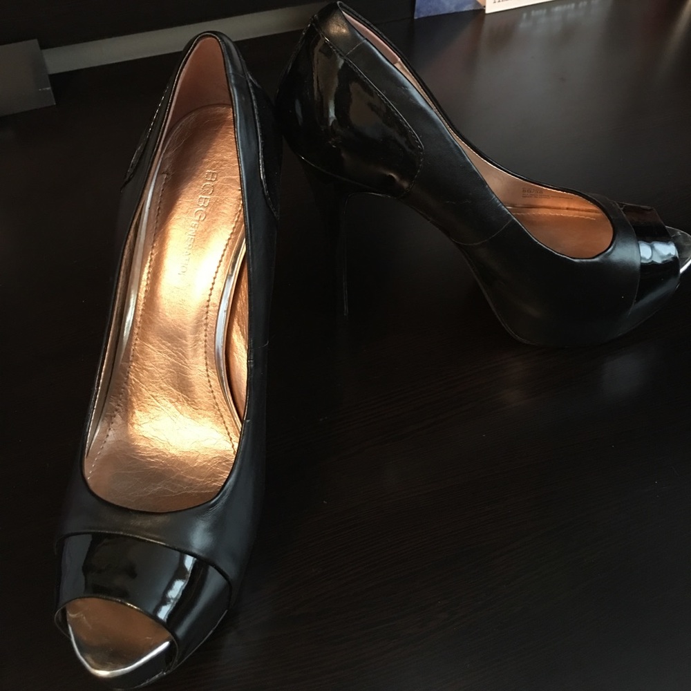 BCBG platform pumps