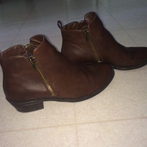 Brown Fall zip up ankle booties