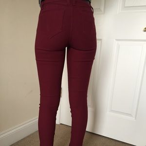 BURGUNDY SKINNY PANTS