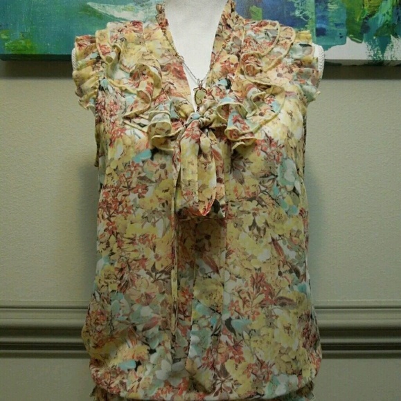 Floral Jules and Leopold Sleeveless Ruffle Top - Picture 2 of 4