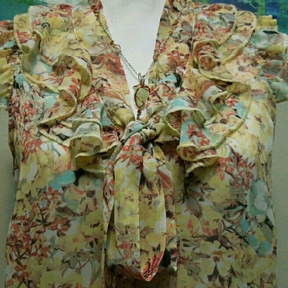 Floral Jules and Leopold Sleeveless Ruffle Top - Picture 3 of 4
