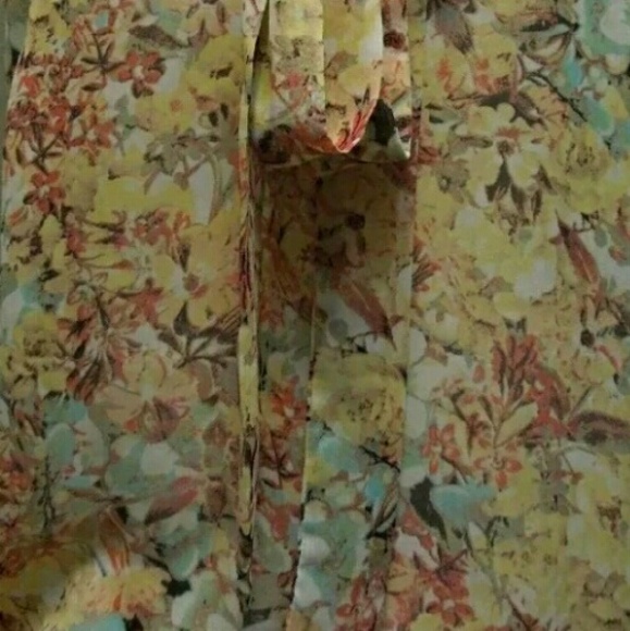 Floral Jules and Leopold Sleeveless Ruffle Top - Picture 4 of 4