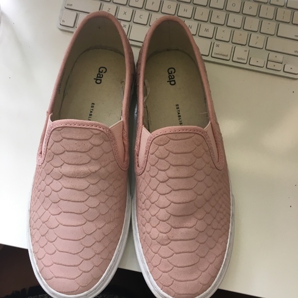 Gap slip ons