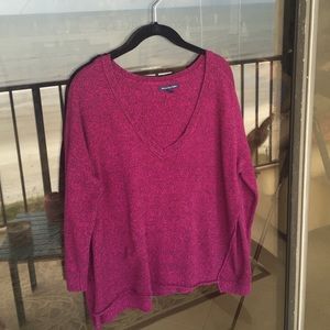 Quarter length sleeve sweater.
