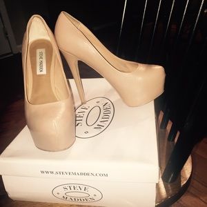 Platform leather pumps