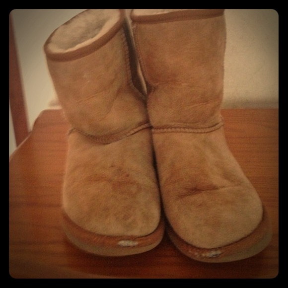 SIZE 6W CHESTNUT COLORED UGG BOOTS