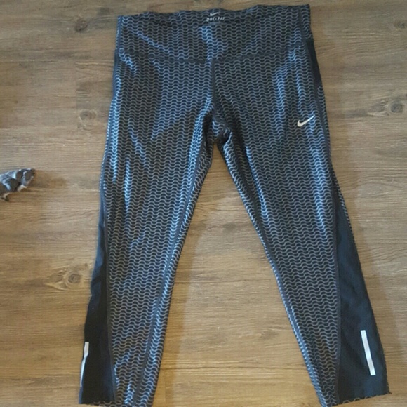 Nike dry fit crops