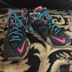 Girls Lebrons