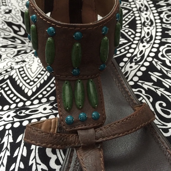 Black and Brown Indian-esque Zip-up Sandals - Picture 3 of 4