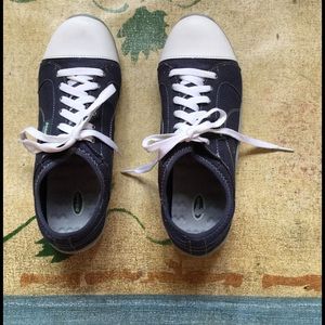 Dr. Scholls slip on shoe, with removable insoles.