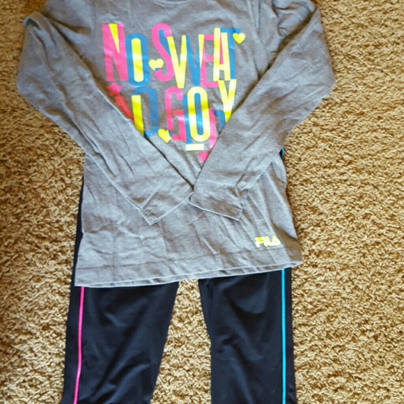 Fila athletic shirt with matching capris - Picture 4 of 4