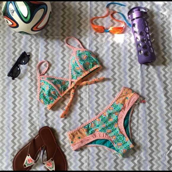 Super cute bikini perfect for summer!☀️