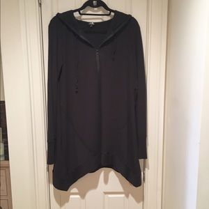 Cable & Gauge long asymmetrical hooded top