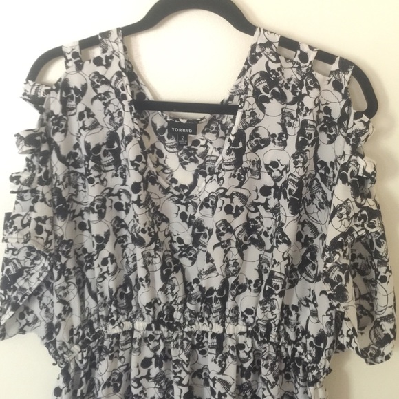 Torrid sleeved dress white with black skull print