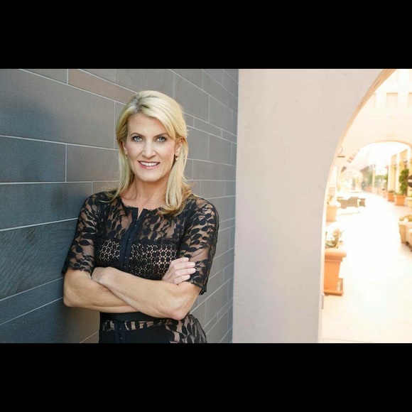 Meet your Posher, Denise - Picture 2 of 4