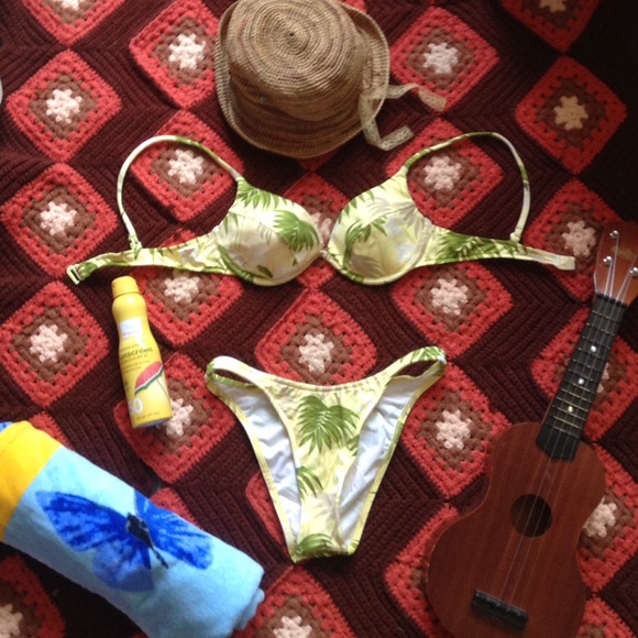 Vintage Hawaiian styled kini! ❁❃✼❃✻