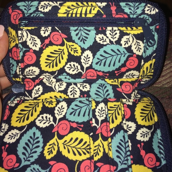 Vera Bradley iPhone wallet - Picture 2 of 3