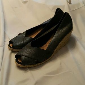 Chic blackish grey wedges