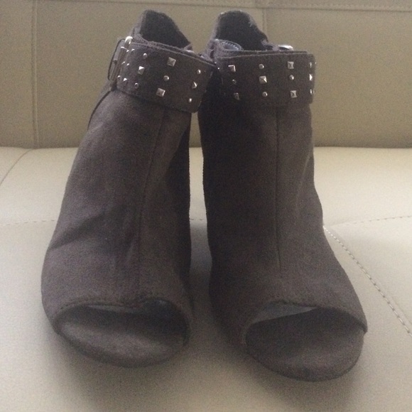 Size 7 open toe bootie heels