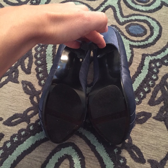 NWT Satin Navy Blue Peep Toe Pump - Picture 4 of 4