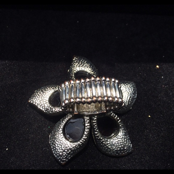 Flower ring - Picture 3 of 3