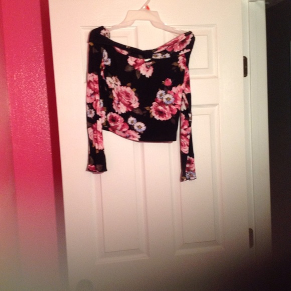 Floral long sleeve crop top