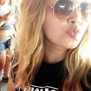 Meet your Posher, Sydnie