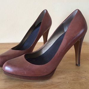 Guess Brown Pumps