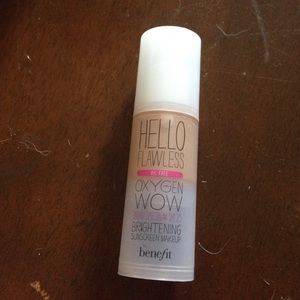 Benefit Hello Flawless foundation in Beige, used