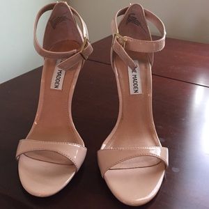 Steve Madden ankle strappy sandal nude size 5