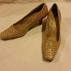 Aerosoles size 8 heels