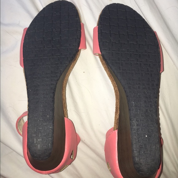 Brand new bucco coral sandals. With ankle strap - Picture 2 of 4