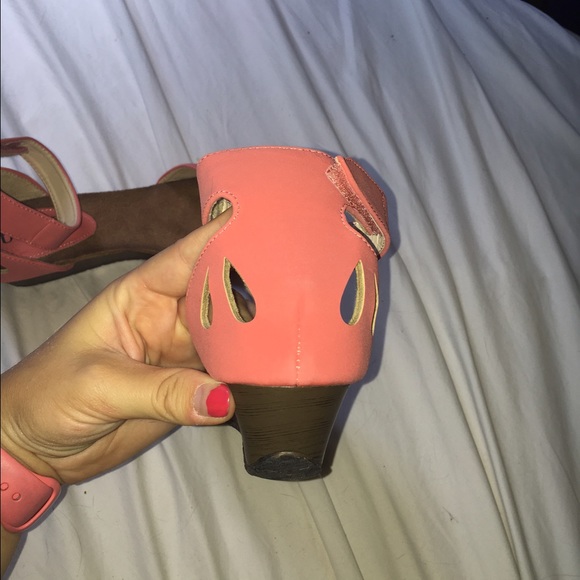 Brand new bucco coral sandals. With ankle strap - Picture 3 of 4