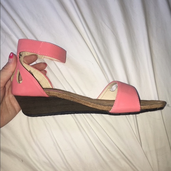 Brand new bucco coral sandals. With ankle strap - Picture 4 of 4