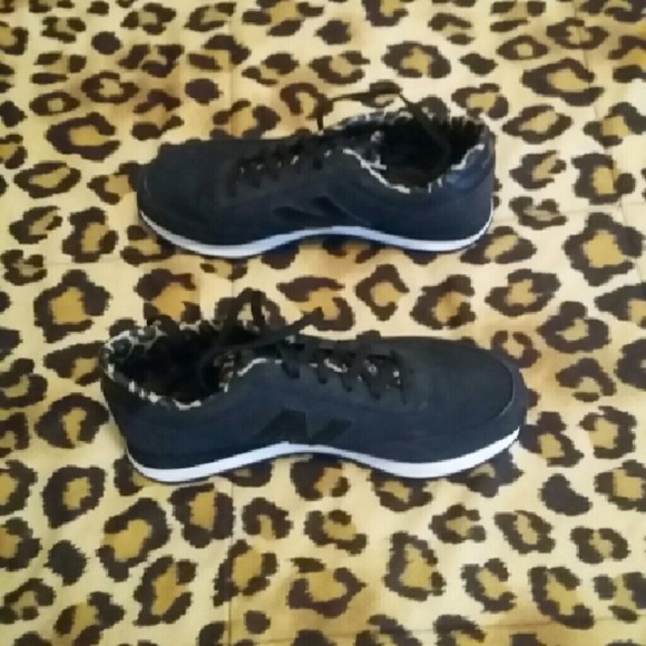 Women New Balance Tennis Shoes