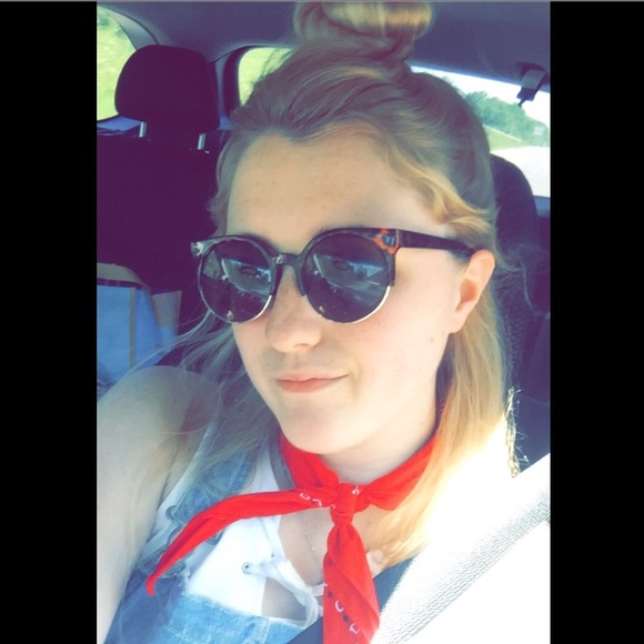 Meet your Posher, Callie - Picture 2 of 2