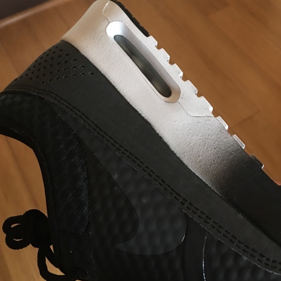 Nike air max Thea premium shoes - Picture 3 of 4