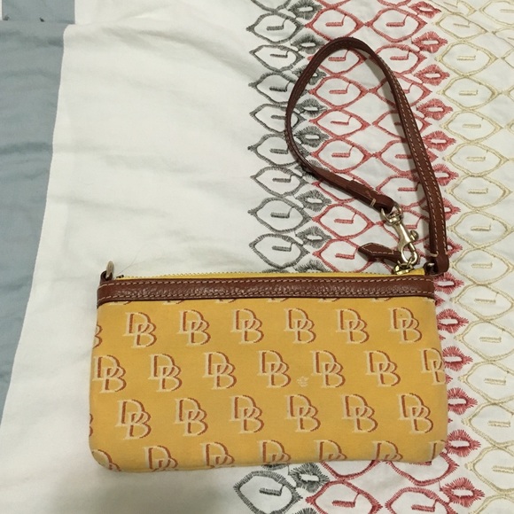 Dooney & Bourke wristlet - Picture 2 of 3