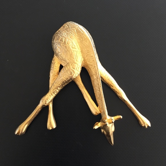 Vintage baby giraffe pin